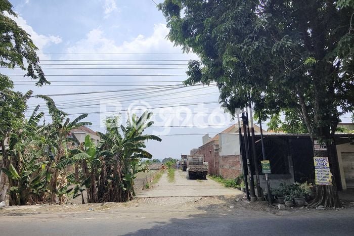 Lahan Dijual Lokasi Menganti, Gresik dengan Luas Tanah 987m2 dan Status SHM Lahan Dijual Lokasi Menganti, Gresik dengan Luas Tanah 987m2 dan Status SHM