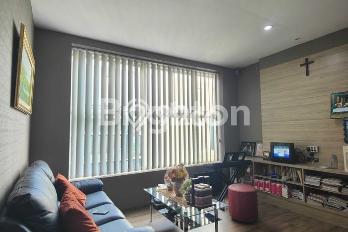 Ruko Bagus Dijual LB 120m2 Lokasi Strategis Surabaya Area Cocok untuk Bisnis Ruko Bagus Dijual LB 120m2 Lokasi Strategis Surabaya Area Cocok untuk Bisnis