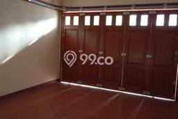 SPECIAL RATE! Rumah di Duri Kepa, 3 KM, Lingkungan Sejuk, LT 240m² LB 220m² SPECIAL RATE! Rumah di Duri Kepa, 3 KM, Lingkungan Sejuk, LT 240m² LB 220m²