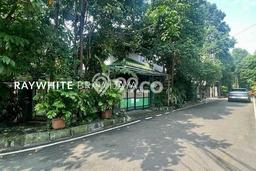 SPECIAL PRICE! Rumah Strategis di Kuningan, Luas 327m² LB 200m² SPECIAL PRICE! Rumah Strategis di Kuningan, Luas 327m² LB 200m²