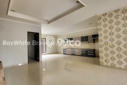 Rumah Nyaman di Cilandak, 4 KM, Area Strategis, LT 220m² LB 200m² Rumah Nyaman di Cilandak, 4 KM, Area Strategis, LT 220m² LB 200m²
