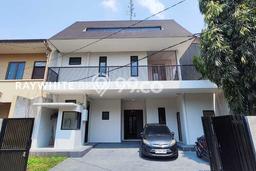 Rumah Lokasi Strategis di Kebayoran Baru, Jakarta Selatan, LT 201m² LB 300m² Rumah Lokasi Strategis di Kebayoran Baru, Jakarta Selatan, LT 201m² LB 300m²