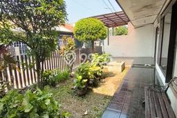 Rumah Idaman dengan Luas Tanah 200m² di Lingkungan Asri Lengkong, Bandung Rumah Idaman dengan Luas Tanah 200m² di Lingkungan Asri Lengkong, Bandung
