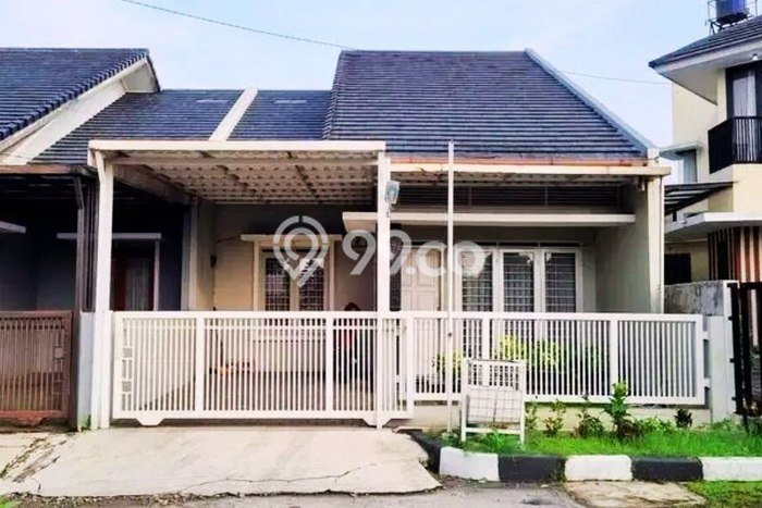 Rumah Strategis Modern Lb 165m2 di Antapani, Bandung Rumah Strategis Modern Lb 165m2 di Antapani, Bandung