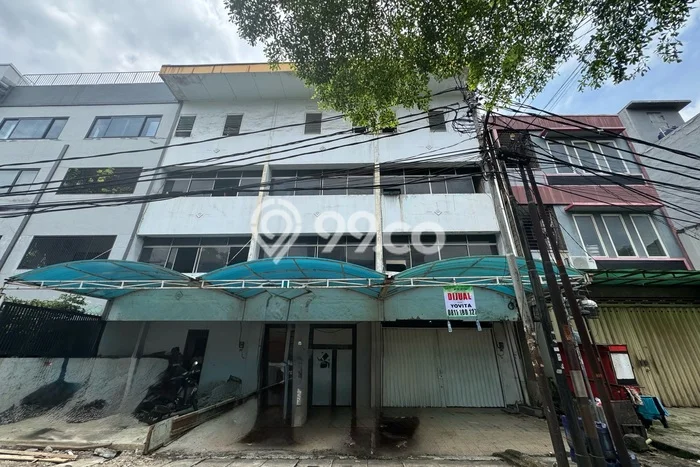 Disewakan Ruko di Kawasan Ramai Roxy Luas 490m2 Disewakan Ruko di Kawasan Ramai Roxy Luas 490m2