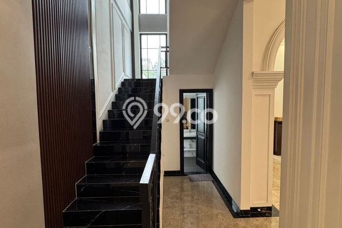Jual Rumah Mewah Megah Dengan View Eksklusif di Gading Serpong, Tangerang Jual Rumah Mewah Megah Dengan View Eksklusif di Gading Serpong, Tangerang