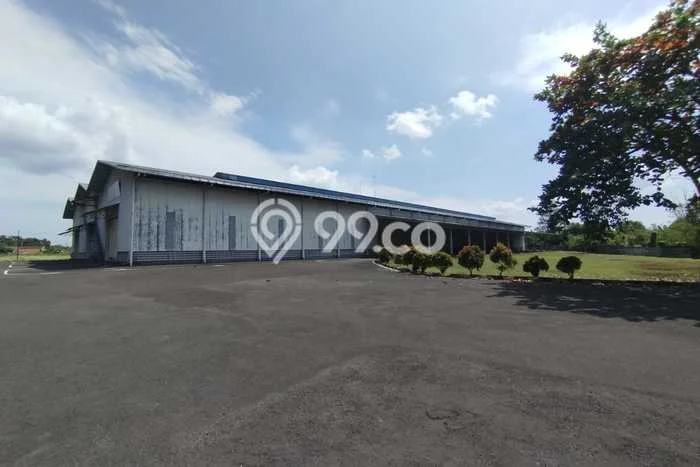 Area Ramai! Pabrik Dijual di Rengasdengklok untuk Bisnis Luas Bangunan 7696m2 Area Ramai! Pabrik Dijual di Rengasdengklok untuk Bisnis Luas Bangunan 7696m2