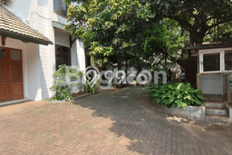 Rumah Elit LB 700m2 Siap Pakai Desain Elegan di Kemang, Jakarta Selatan Rumah Elit LB 700m2 Siap Pakai Desain Elegan di Kemang, Jakarta Selatan
