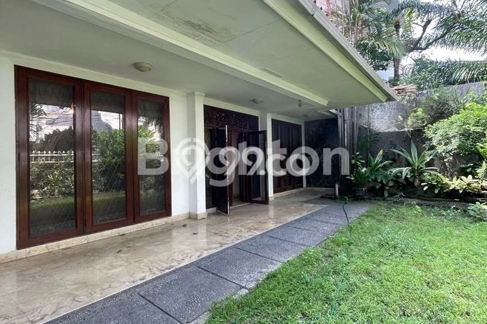 Disewakan Rumah Murah di Simprug Garden Jakarta Selatan dengan 5 KT Disewakan Rumah Murah di Simprug Garden Jakarta Selatan dengan 5 KT