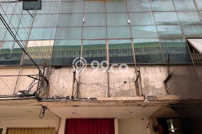 Disewakan Ruko di Kawasan Ramai Gandaria Luas 230m2 Disewakan Ruko di Kawasan Ramai Gandaria Luas 230m2