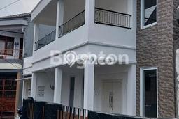 Ready to Use! Luxury House LT 217m2 Desain Modern di Cipete Ready to Use! Luxury House LT 217m2 Desain Modern di Cipete