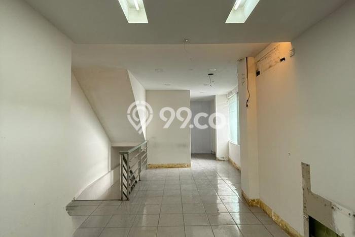 Ruko Bagus Dijual LB 270m2 Lokasi Strategis Jakarta Selatan Area Cocok untuk Berbisnis Ruko Bagus Dijual LB 270m2 Lokasi Strategis Jakarta Selatan Area Cocok untuk Berbisnis