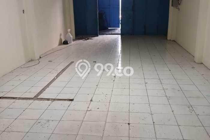 Ruko Disewa di Jakarta Barat dengan LB 300m2 Area Komersial Ramai Ruko Disewa di Jakarta Barat dengan LB 300m2 Area Komersial Ramai