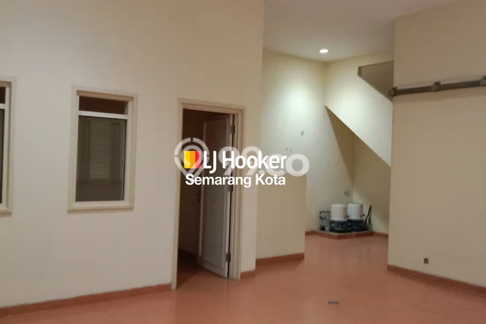 Rumah Cantik Siap Pakai Di Candisari Luas 305m2 Lokasi Strategis Rumah Cantik Siap Pakai Di Candisari Luas 305m2 Lokasi Strategis
