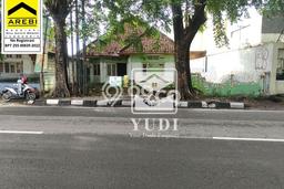 Lokasi strategis! Rumah siap pakai dikontrakkan di Kesambi LB 250m2 Lokasi strategis! Rumah siap pakai dikontrakkan di Kesambi LB 250m2