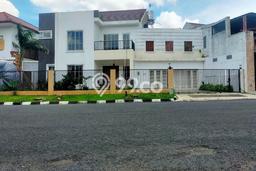 Rumah Elit LB 385m2 Siap Pakai Desain Elegan di Modernland, Tangerang Rumah Elit LB 385m2 Siap Pakai Desain Elegan di Modernland, Tangerang