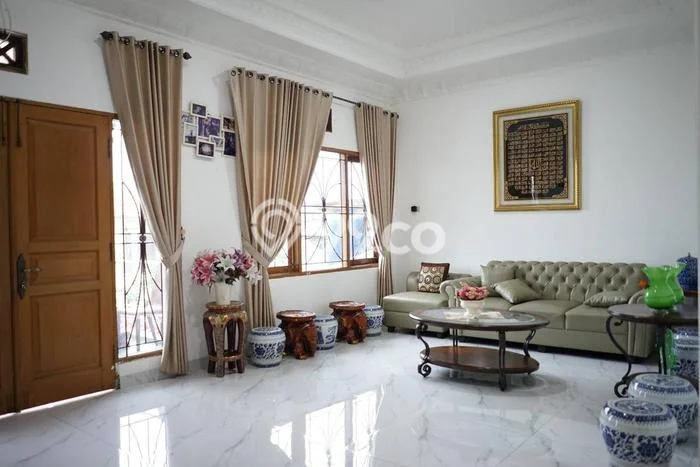 Siap Huni Rumah Mewah 8 Kamar di Kebon Jeruk Dekat ke Mana Saja Siap Huni Rumah Mewah 8 Kamar di Kebon Jeruk Dekat ke Mana Saja
