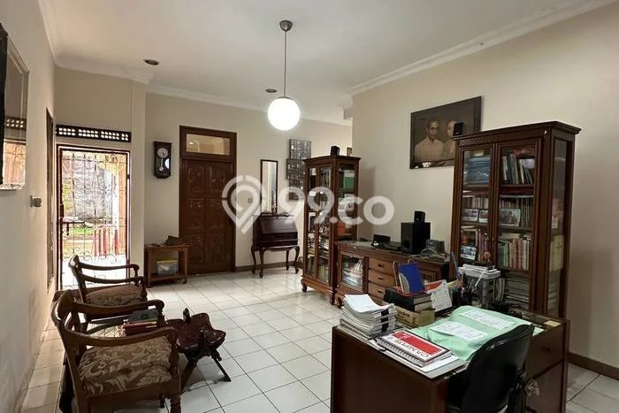 Rumah Elit LB 330m2 Siap Huni Desain Elegan di Pondok Bambu, Jakarta Timur Rumah Elit LB 330m2 Siap Huni Desain Elegan di Pondok Bambu, Jakarta Timur