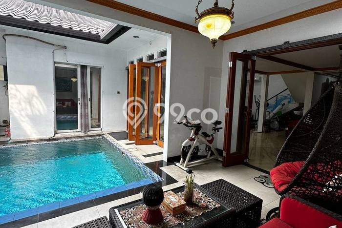 Rumah Elit Modern Tanpa Renovasi di Jatiwaringin Jakarta Timur Rumah Elit Modern Tanpa Renovasi di Jatiwaringin Jakarta Timur