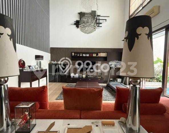 Rumah Elit Modern Tanpa Renovasi di Graha Surabaya Rumah Elit Modern Tanpa Renovasi di Graha Surabaya