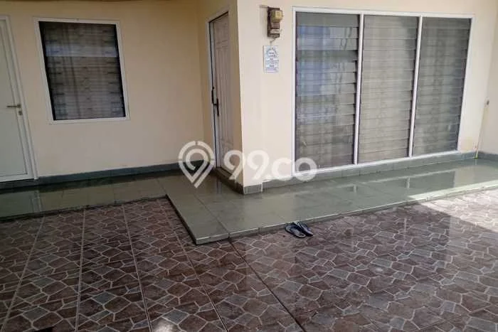 Rumah Luxury Modern Tanpa Renovasi di Mulyosari Surabaya Rumah Luxury Modern Tanpa Renovasi di Mulyosari Surabaya