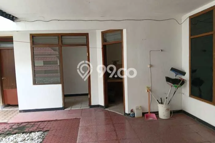 Rumah Mewah LB 240m2 Siap Huni Desain Elegan di Mulyosari, Surabaya Rumah Mewah LB 240m2 Siap Huni Desain Elegan di Mulyosari, Surabaya