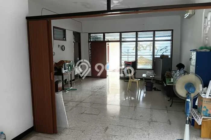 Rumah Mewah LB 240m2 Siap Huni Desain Elegan di Mulyosari, Surabaya Rumah Mewah LB 240m2 Siap Huni Desain Elegan di Mulyosari, Surabaya