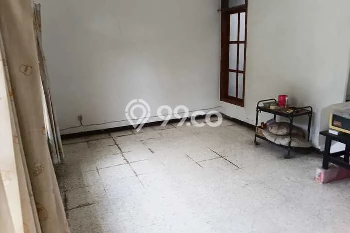 Rumah Mewah LB 240m2 Siap Huni Desain Elegan di Mulyosari, Surabaya Rumah Mewah LB 240m2 Siap Huni Desain Elegan di Mulyosari, Surabaya