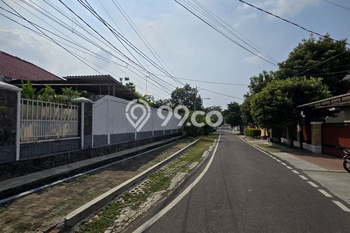 Rumah Luxury Modern Tanpa Renovasi di Jatiwaringin Jakarta Timur Rumah Luxury Modern Tanpa Renovasi di Jatiwaringin Jakarta Timur