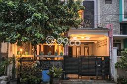 Rumah Elit Modern Tanpa Renovasi di Pondok Kelapa Jakarta Timur Rumah Elit Modern Tanpa Renovasi di Pondok Kelapa Jakarta Timur