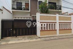 Rumah Elit Modern Tanpa Renovasi di Cilangkap Jakarta Timur Rumah Elit Modern Tanpa Renovasi di Cilangkap Jakarta Timur