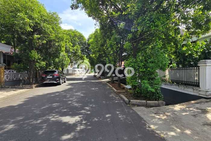 For Sale! Luxury House LT 307m2 Desain Elegan di Klender For Sale! Luxury House LT 307m2 Desain Elegan di Klender