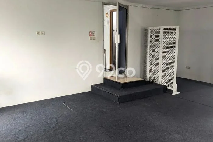 LOKASI PREMIUM! Ruko di Setra Sari, Luas 180m², Lokasi Niaga LOKASI PREMIUM! Ruko di Setra Sari, Luas 180m², Lokasi Niaga