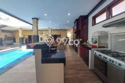 For Sale! Vila Kawasan Sanur, Luas 400m², Posisi Strategis For Sale! Vila Kawasan Sanur, Luas 400m², Posisi Strategis