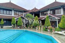 Vila Kawasan , Dimensi 1400m2m², Dekat dengan transportasi umum Vila Kawasan , Dimensi 1400m2m², Dekat dengan transportasi umum