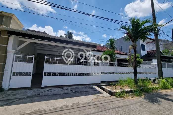 Rumah Siap Disurvey di , Surabaya, LT 300m2m² Bangunan 240m2m² Rumah Siap Disurvey di , Surabaya, LT 300m2m² Bangunan 240m2m²