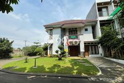Rumah Modern 5 KT LT 246m2 di Legenda Wisata Rumah Modern 5 KT LT 246m2 di Legenda Wisata