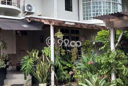 Siap Huni Rumah Mewah 4 Kamar di Pancoran Dekat ke Mana Saja Siap Huni Rumah Mewah 4 Kamar di Pancoran Dekat ke Mana Saja