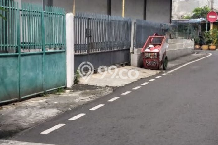Rumah Eksklusif Siap Huni LT 409m2 di Senen, Jakarta Pusat Rumah Eksklusif Siap Huni LT 409m2 di Senen, Jakarta Pusat