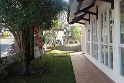 Rumah Mewah LB 400m2 Siap Pakai Desain Elegan di Setiabudi, Bandung Rumah Mewah LB 400m2 Siap Pakai Desain Elegan di Setiabudi, Bandung