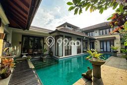 Rumah Elit Modern Tanpa Renovasi di Geger Kalong Bandung Rumah Elit Modern Tanpa Renovasi di Geger Kalong Bandung