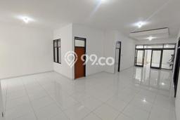 Rumah di Leuwi Panjang, 4 KT, Dekat Fasilitas Umum, LT 280m2m² Bangunan 240m2m² Rumah di Leuwi Panjang, 4 KT, Dekat Fasilitas Umum, LT 280m2m² Bangunan 240m2m²