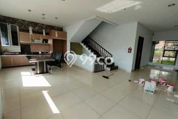 LOKASI PREMIUM! Rumah area Cipedes, 4 KM, Lingkungan Strategis, Luas 220m² LB 300m² LOKASI PREMIUM! Rumah area Cipedes, 4 KM, Lingkungan Strategis, Luas 220m² LB 300m²