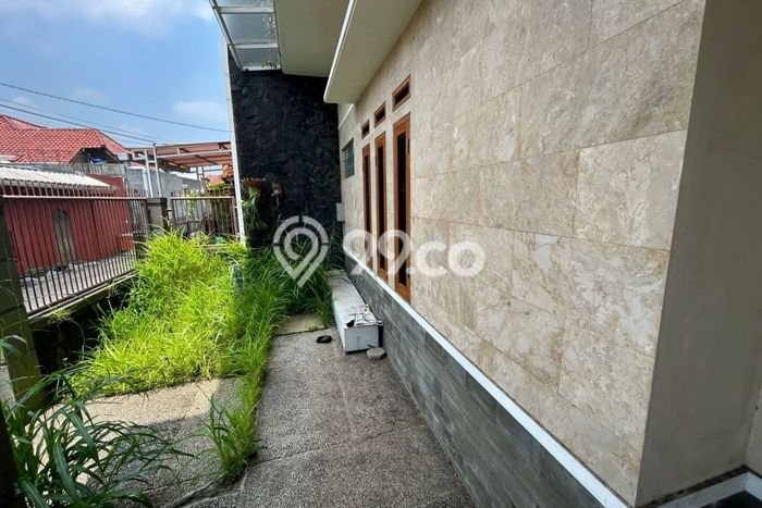 Dijual Rumah 5 Kamar Lokasi Ideal Bagus dan Strategis di Margahayu Dijual Rumah 5 Kamar Lokasi Ideal Bagus dan Strategis di Margahayu