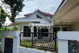 For Sale! Luxury House LT 430m2 Desain Modern di Jatiwaringin For Sale! Luxury House LT 430m2 Desain Modern di Jatiwaringin