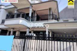 Rumah LT 256m² / LB 331m² Pemandangan Kota di Bekasi Kota, Bekasi Rumah LT 256m² / LB 331m² Pemandangan Kota di Bekasi Kota, Bekasi