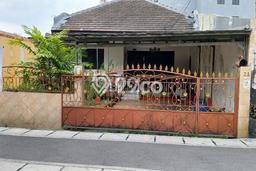 Dijual Rumah 3 Kamar Lokasi Strategis Nyaman dan Strategis di Senen Dijual Rumah 3 Kamar Lokasi Strategis Nyaman dan Strategis di Senen
