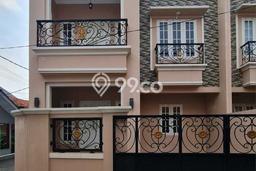 Rumah Baru Modern Classic Strategis Di Jagakarsa Jakarta Selatan Siap Huni Rumah Baru Modern Classic Strategis Di Jagakarsa Jakarta Selatan Siap Huni