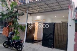 Rumah Luas Asri 2 KT Siap Pakai di Rawamangun Jakarta Timur Rumah Luas Asri 2 KT Siap Pakai di Rawamangun Jakarta Timur