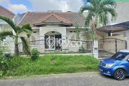 Rumah Modern 4 KT LT 240m2 di Araya Rumah Modern 4 KT LT 240m2 di Araya